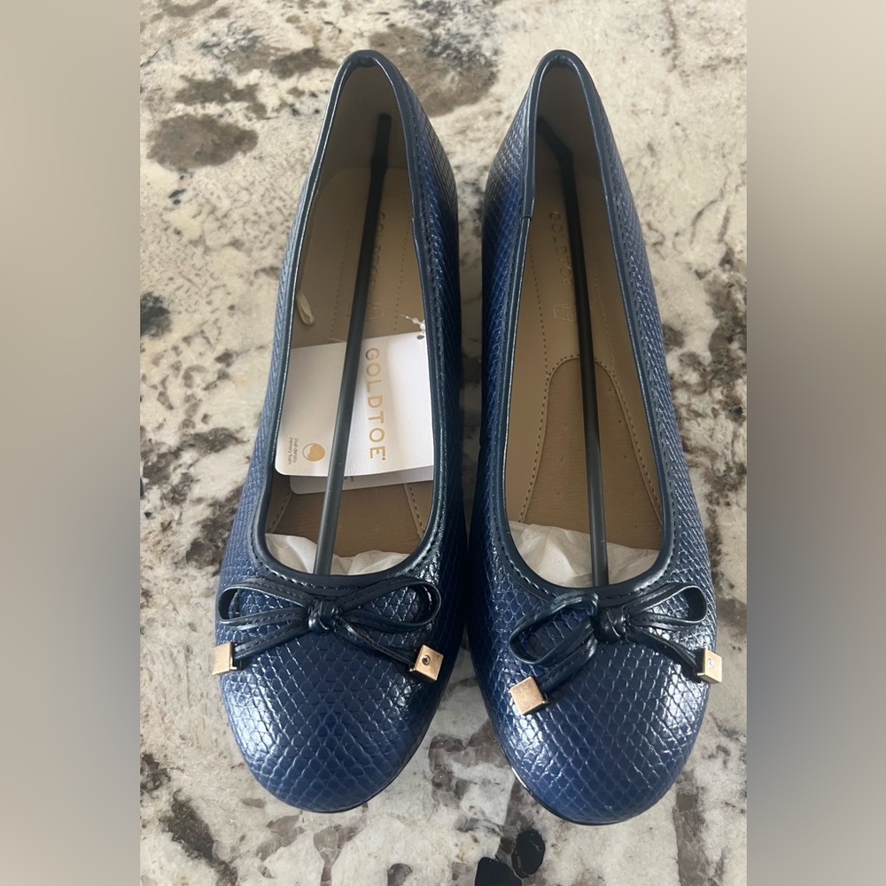 Gold Toe Women's Textured Navy Flats